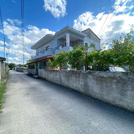 Guesthouse Seli Berat Exterior foto