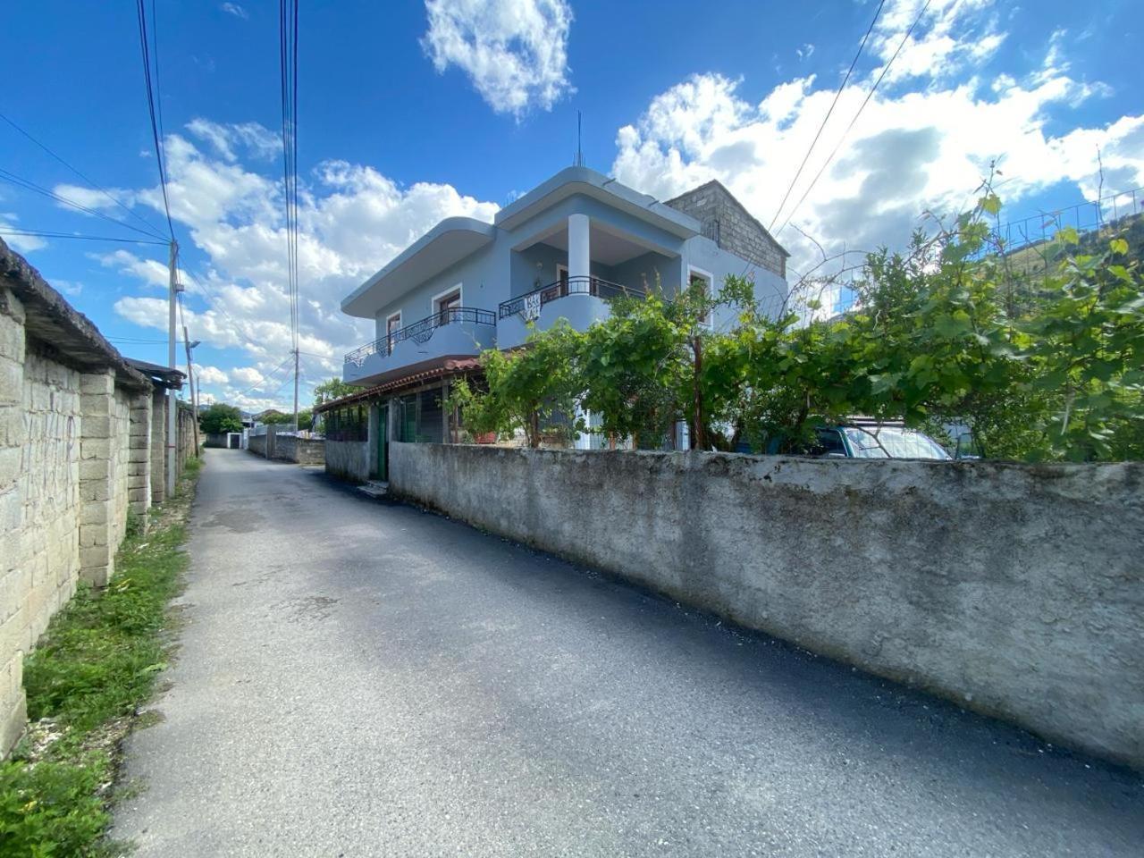 Guesthouse Seli Berat Exterior foto